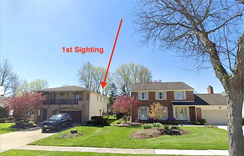 Street view of the Williamsville, New York houses with an arrow marking where the first sighting happened